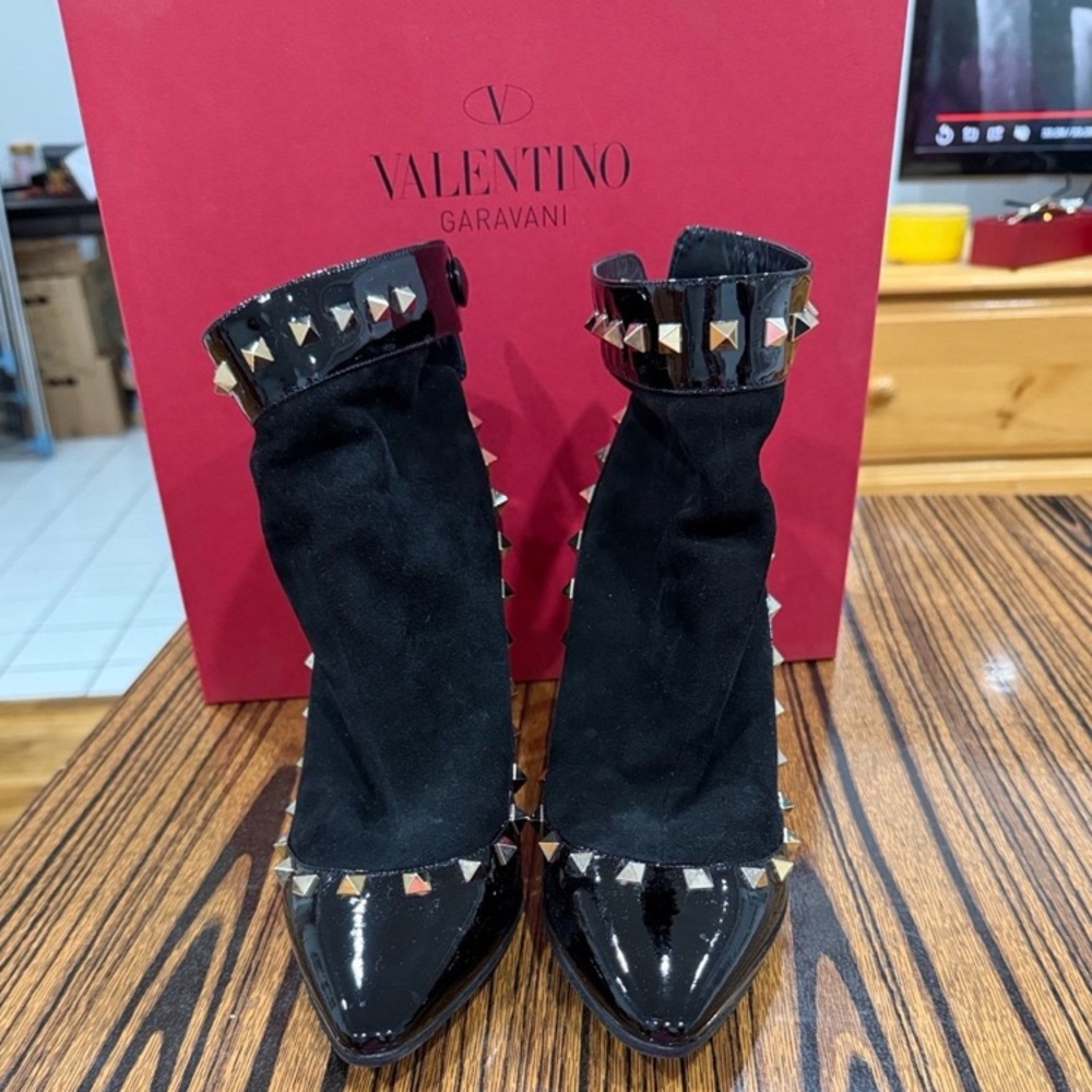 Valentino Garavani Black Patent Leather & Suede Gold Studded Ankle Boots sz 39.5